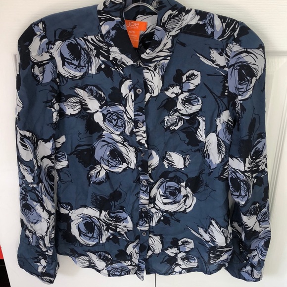 100% Silk Floral Blue Blouse - Picture 2 of 9